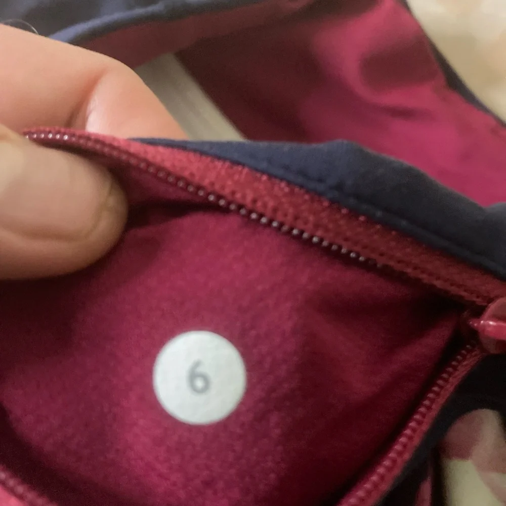 Lululemon Inkwell Floral Ghost Bumble Berry Speed Up Shorts 3” 2014 - Picture 13 of 15